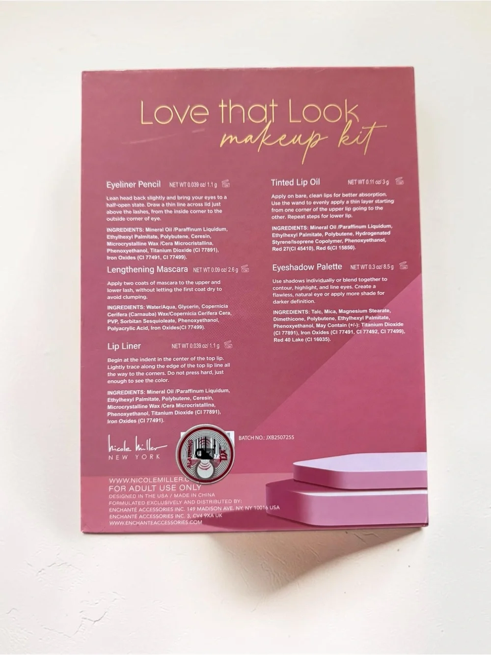Nicole Miller Love That Look Makeup Kit - NEW